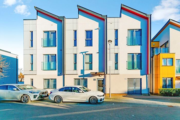 1 Bedroom Flat For Sale In Cairns Avenue, London, SW16