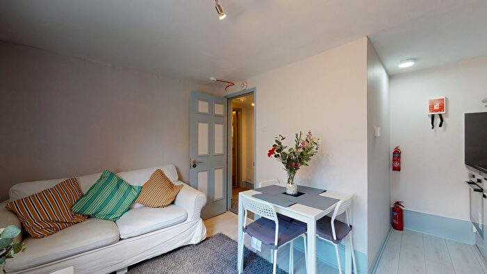 2 Bedroom Flat To Rent In Tavistock Place, London, WC1H
