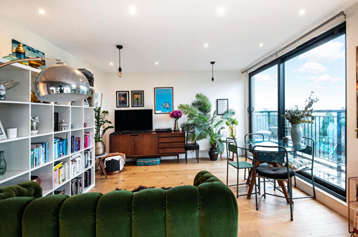 1 Bedroom Penthouse To Rent In Jameson Lodge, Shepherds Hill, Highgate, N6