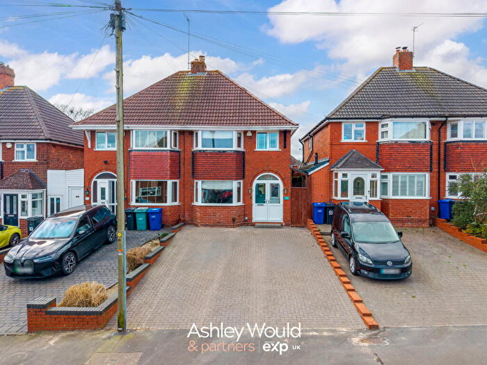 3 Bedroom Semi Detached House For Sale In Shenstone Valley Road, Halesowen, B62