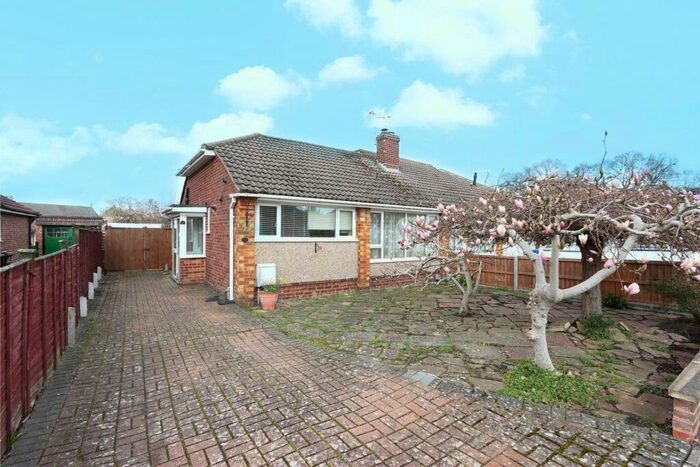 2 Bedroom Bungalow To Rent In Yeomans Close, Farnborough, Hampshire, GU14