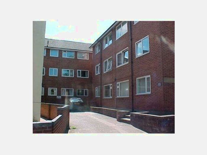 2 Bedroom Flat To Rent In Pembroke Court, Oxford, OX4