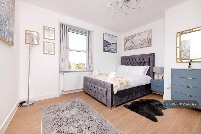2 Bedroom Flat To Rent In Bernard Terrace, Edinbuirgh, EH8