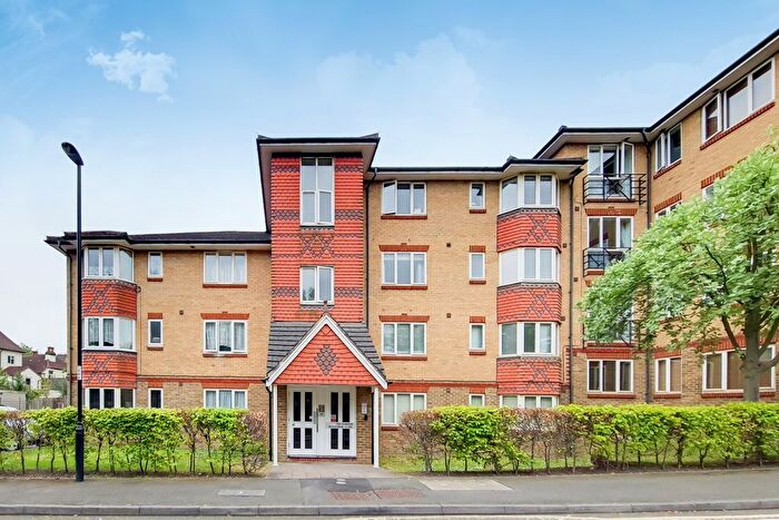 2 Bedroom Flat For Sale In Muggeridge Close, South Croydon, CR2