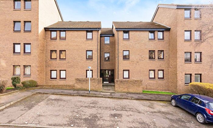 2 Bedroom Flat For Sale In / Boat Green, Canonmills, Edinburgh, EH3
