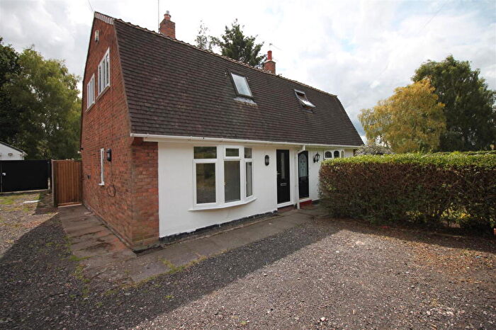 3 Bedroom Semi Detached House To Rent In Banklands Road, Dudley, DY2