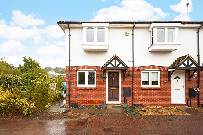 2 Bedroom Detached House To Rent In Eyston Drive, Weybridge, KT13
