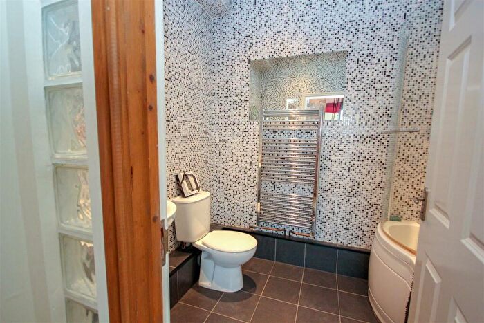 2 Bedroom Apartment For Sale In York Road, Rushden, NN10