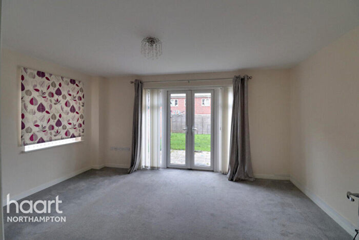 4 Bedroom Semi Detached House To Rent In Oak Grove, Northampton, NN3