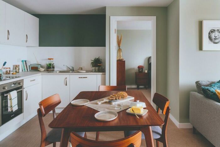 2 Bedroom Apartment To Rent In Aaron House, Leeds, LS11