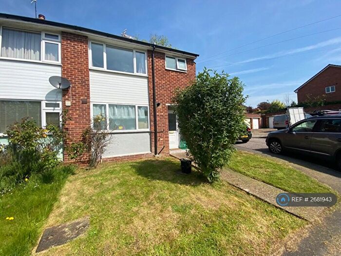 3 Bedroom Semi-Detached House To Rent In Tanhouse Lane, Wokingham, RG41