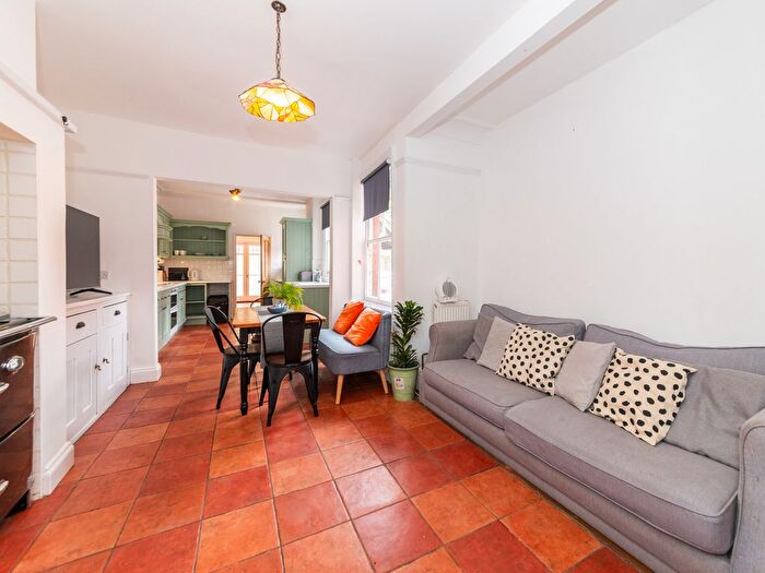 2 Bedroom Flat To Rent In Church Road, Reading, RG4