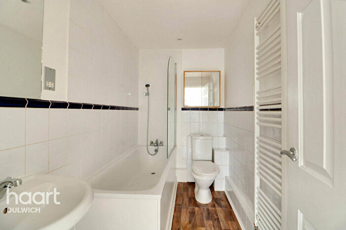 1 Bedroom Apartment For Sale In Underhill Road, East Dulwich, London, SE22