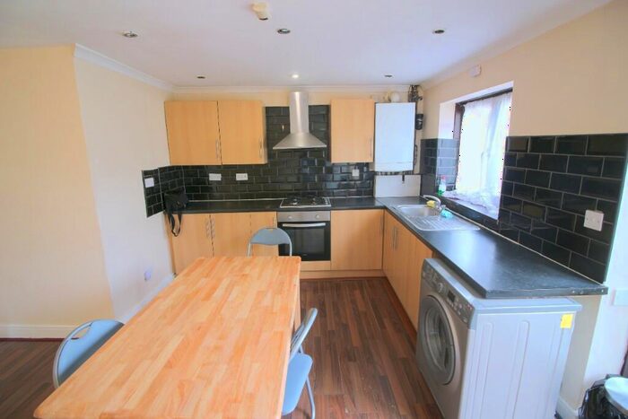 4 Bedroom Detached House To Rent In Buxton Road, London, E6