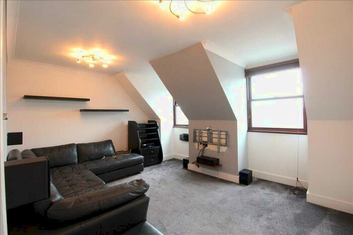 2 Bedroom Apartment To Rent In Leigh On Sea, SS9