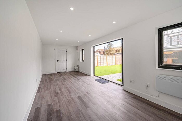 5 Bedroom Semi-Detached House For Sale In Purley Avenue, Cricklewood, London, NW2