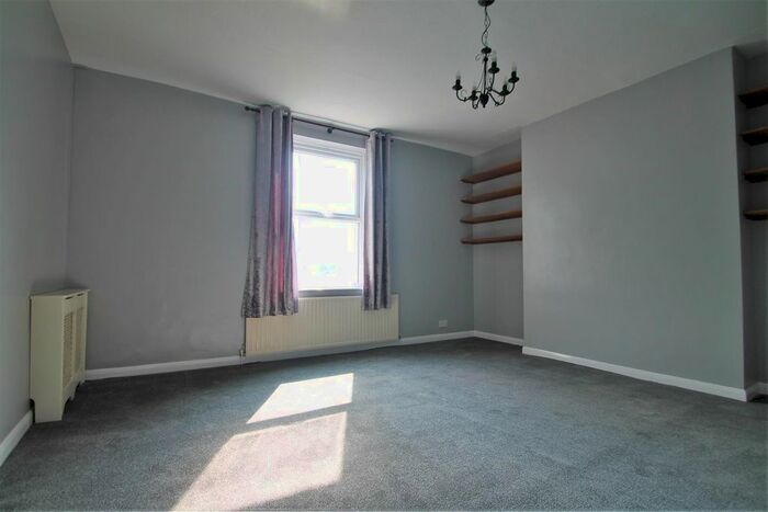 2 Bedroom Flat To Rent In Flat A, London Road, Gravesend, Kent, DA11