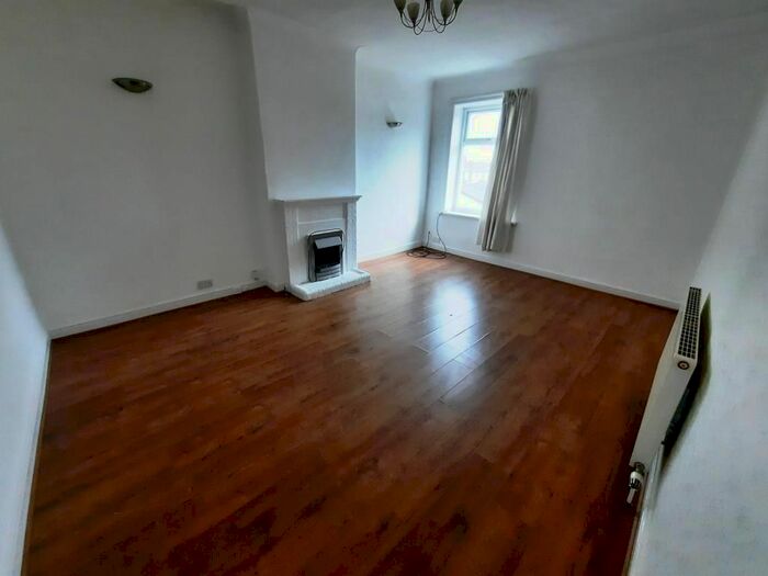 3 Bedroom Flat To Rent In Rosegrove Lane, Burnley, BB12