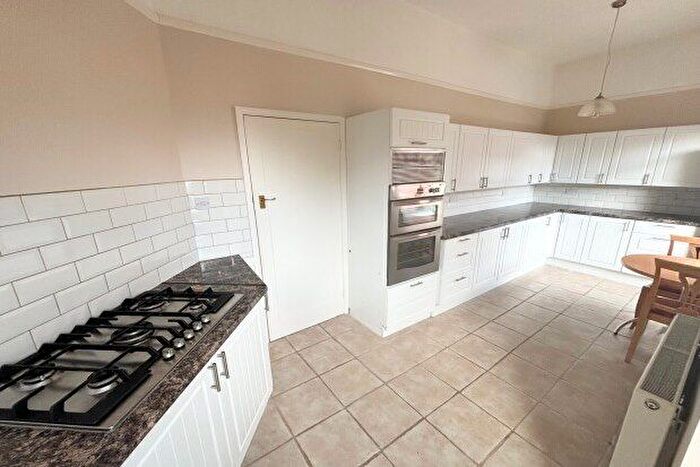 2 Bedroom Flat To Rent In Grange Mount, Wirral, CH60