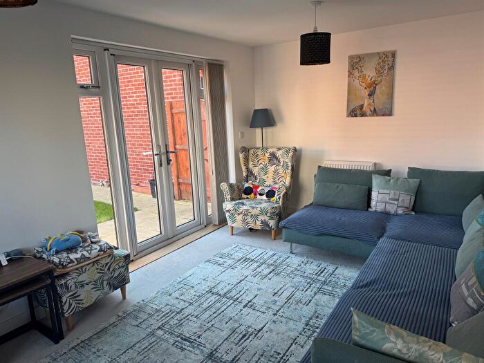 3 Bedroom Detached House For Sale In Knowles Road, Horley, RH6