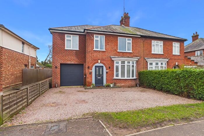4 Bedroom Semi Detached House For Sale In Halmer Gate, Spalding, Lincolnshire, PE11