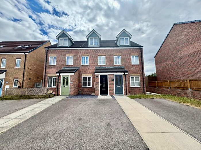 3 Bedroom Town House For Sale In Springbank, Peterlee, County Durham, SR8