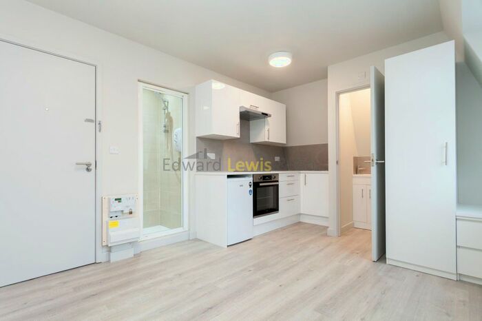 Studio To Rent In Stoke Newington High Street, London, N16