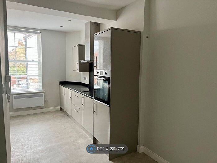 1 Bedroom Flat To Rent In Market Place, Howden, Goole, DN14