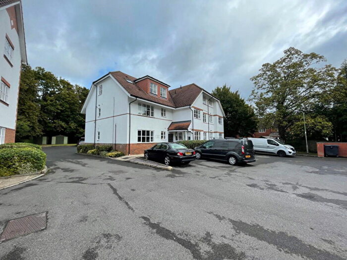 2 Bedroom Apartment To Rent In Two Rivers Way, Newbury, RG14