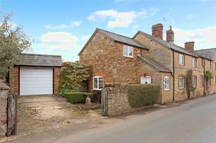 3 Bedroom End Of Terrace House For Sale In Main Street, Charlton, Banbury, Northamptonshire, OX17