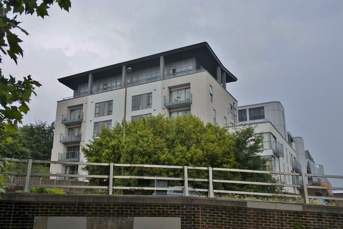 2 Bedroom Flat To Rent In Western Gate, Alencon Link, Basingstoke, RG21