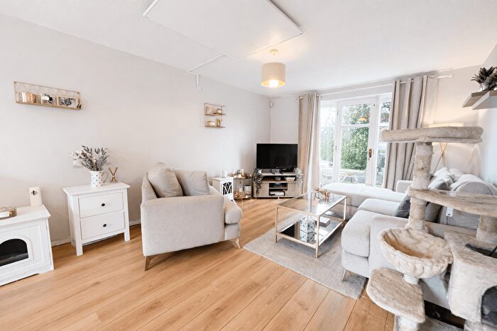2 Bedroom Flat For Sale In Linen Court, Trinity Riverside, Salford, M3