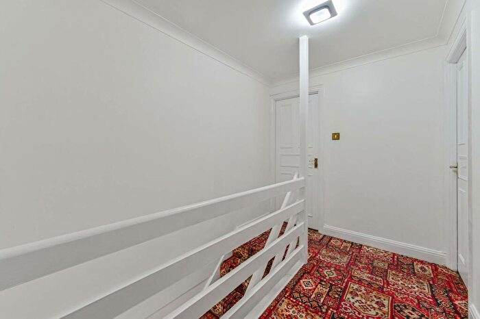 3 Bedroom Terraced House For Sale In Melbury Drive, Peckham, London, SE5