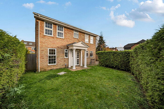 4 Bedroom Detached House For Sale In Fennel Close, Chineham, RG24