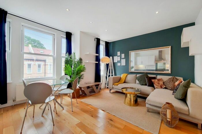 2 Bedroom Flat To Rent In Kingscourt Road, London, SW16