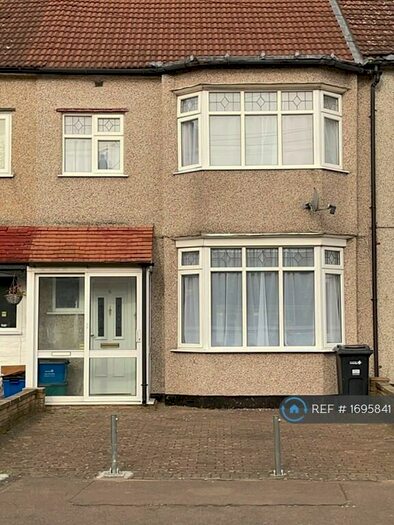 3 Bedroom Terraced House To Rent In Roll Gardens, Ilford, IG2