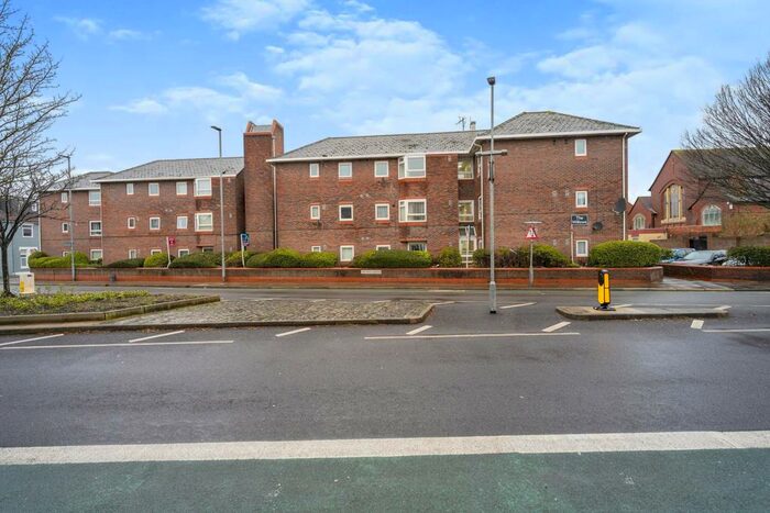 2 Bedroom Apartment To Rent In Twyford Avenue, Portsmouth, PO2