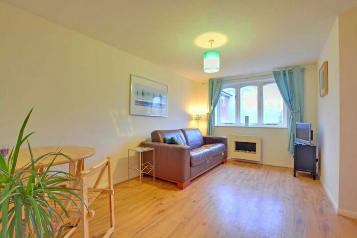 1 Bedroom Flat To Rent In Armoury Road, Deptford, London, SE8