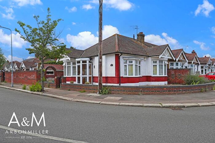 2 Bedroom Semi-Detached Bungalow For Sale In Oaks Lane, Newbury Park, IG2