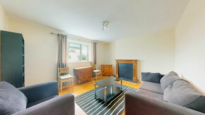 3 Bedroom Flat To Rent In Church Path, Chiswick, W4