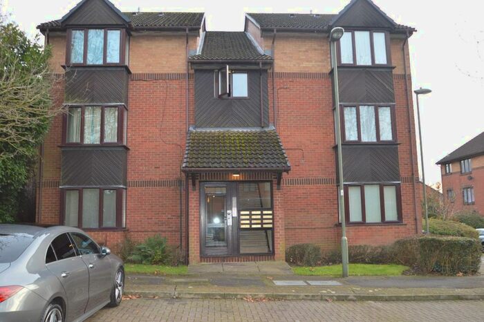 Studio To Rent In Trueman Close, Burnt Oak, Edgware, HA8