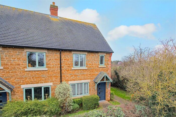 3 Bedroom End Of Terrace House For Sale In Church View, Caldecott, LE16