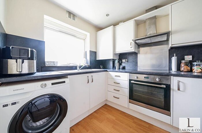 1 Bedroom Flat To Rent In Hetherington Way, Ickenham, Uxbridge, UB10