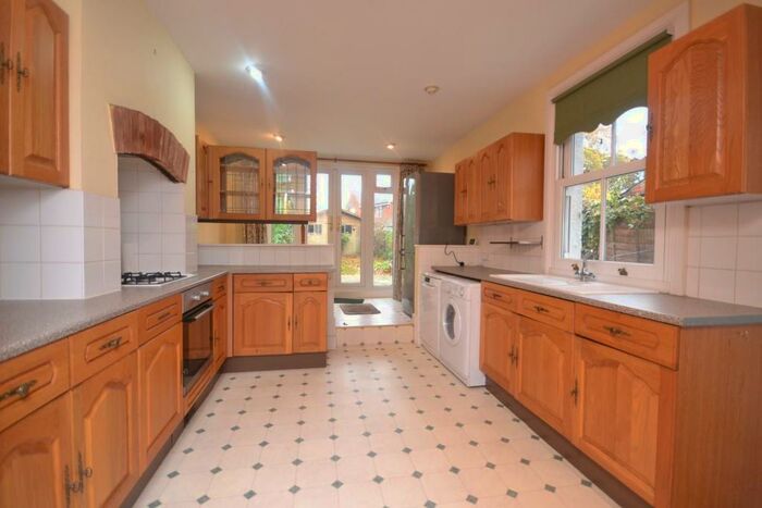 3 Bedroom House To Rent In London Road, Wokingham, RG40