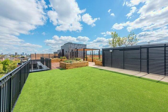 1 Bedroom Flat To Rent In Three Colts Lane, Bethnal Green, London, E2