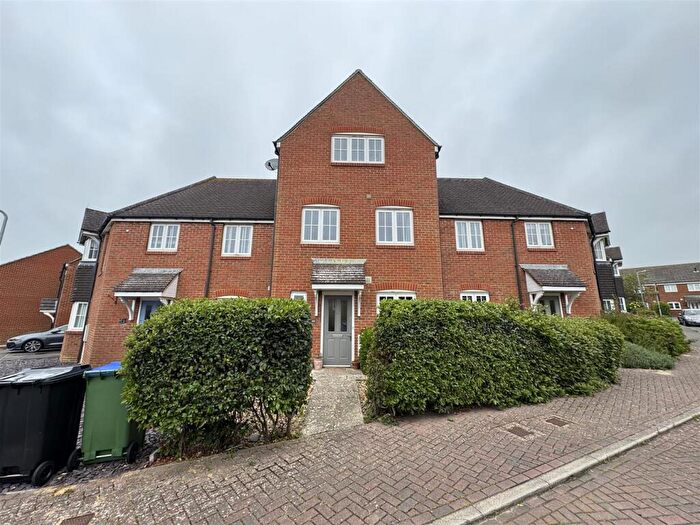 4 Bedroom House To Rent In Maple Fields, Seaford, BN25