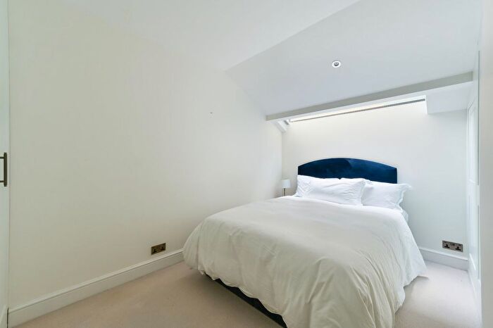2 Bedroom Detached House To Rent In Lime Grove, London, W12