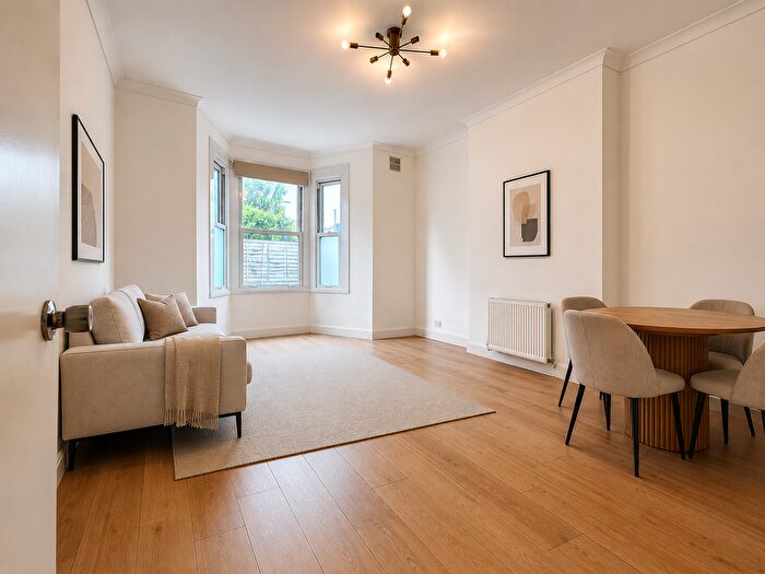 3 Bedroom Semi-Detached House For Sale In Cricklewood Lane, London, NW2