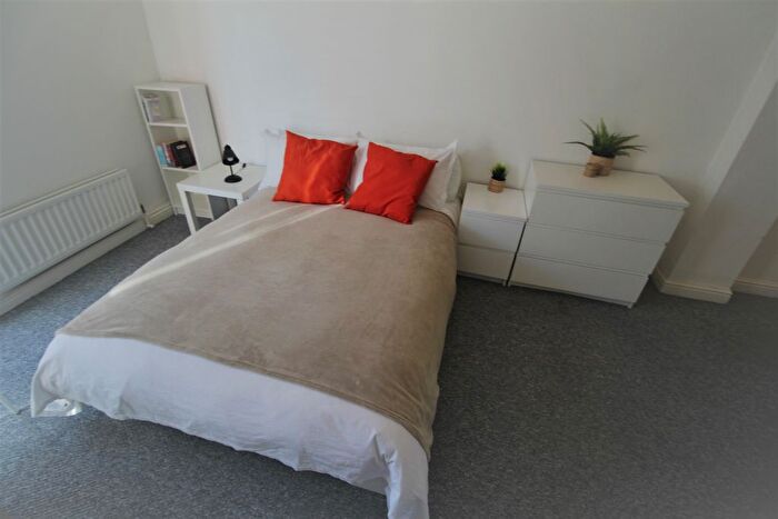 3 Bedroom Flat To Rent In Clarendon Road, Leeds, LS2