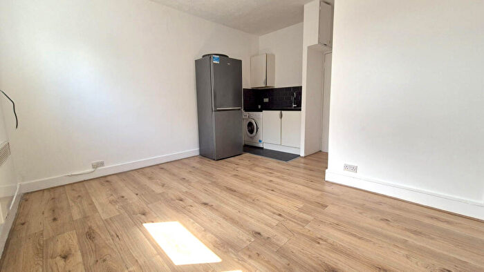 Studio To Rent In Green Lanes, N13